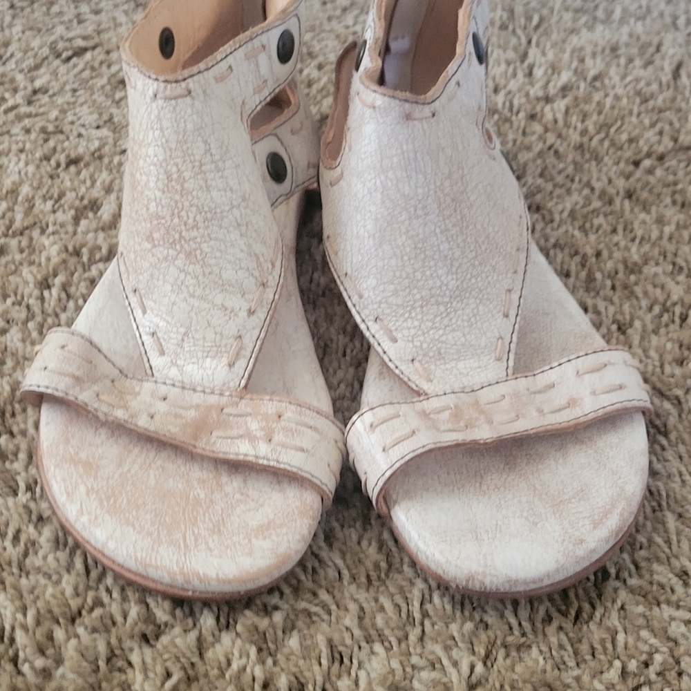 Flat open toe sandals